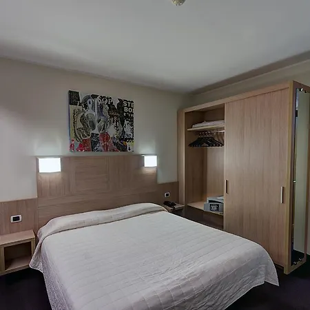 Capital Ξενοδοχείο 4*