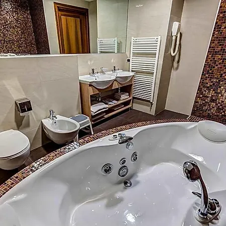 Capital 4*